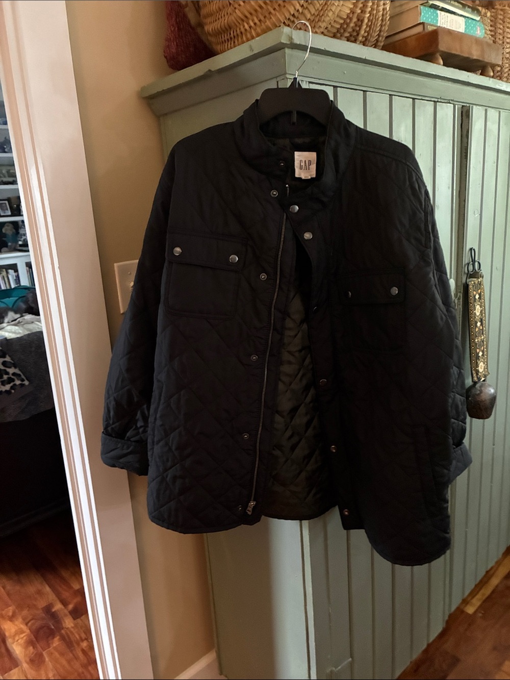 GAP Black Quilted barn Jacket with mandarin collar for Men - Snap & Zip Front